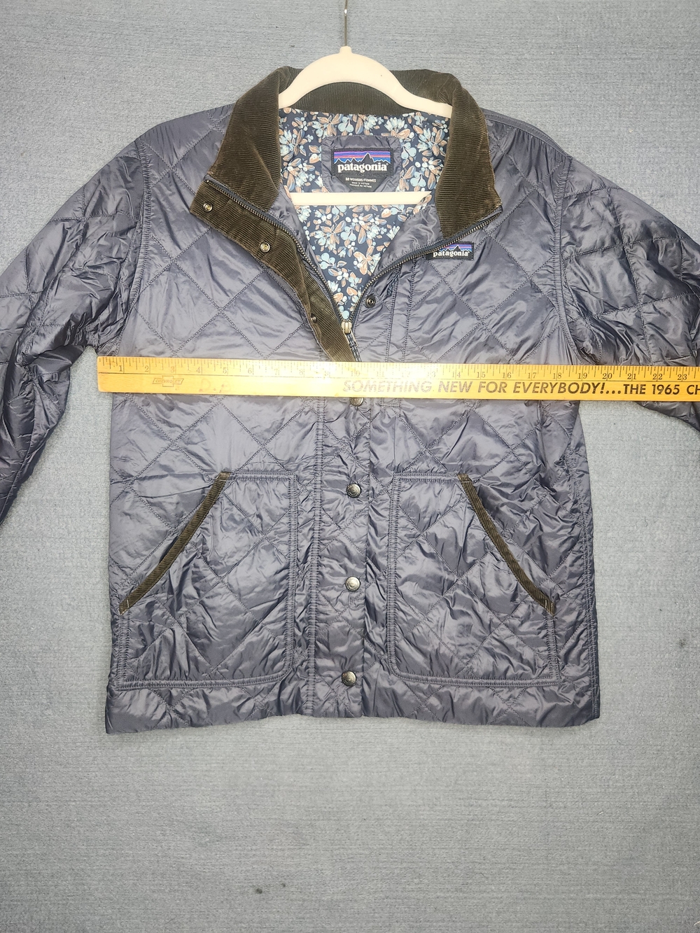 Patagonia Women's Quilted Navy Jacket - Picture 4 of 9